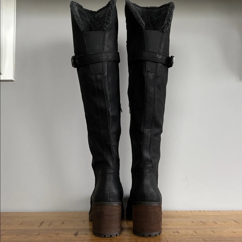 Lucky Brand serve elevated
