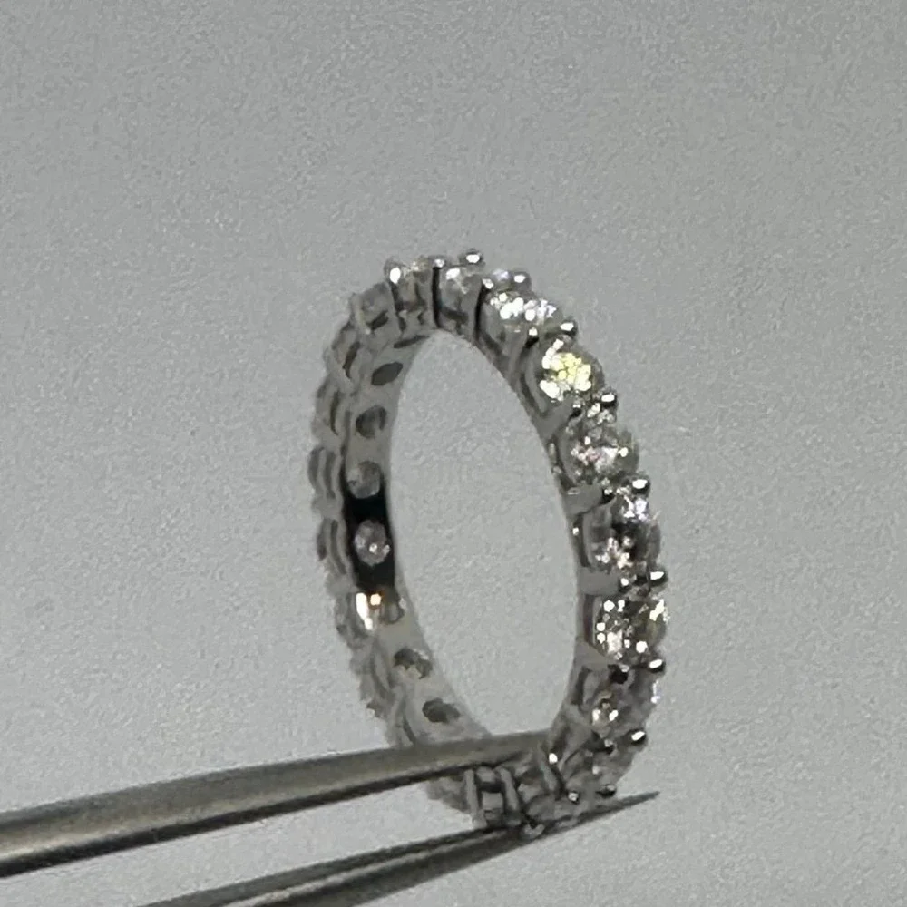 Ring moissanite eternity