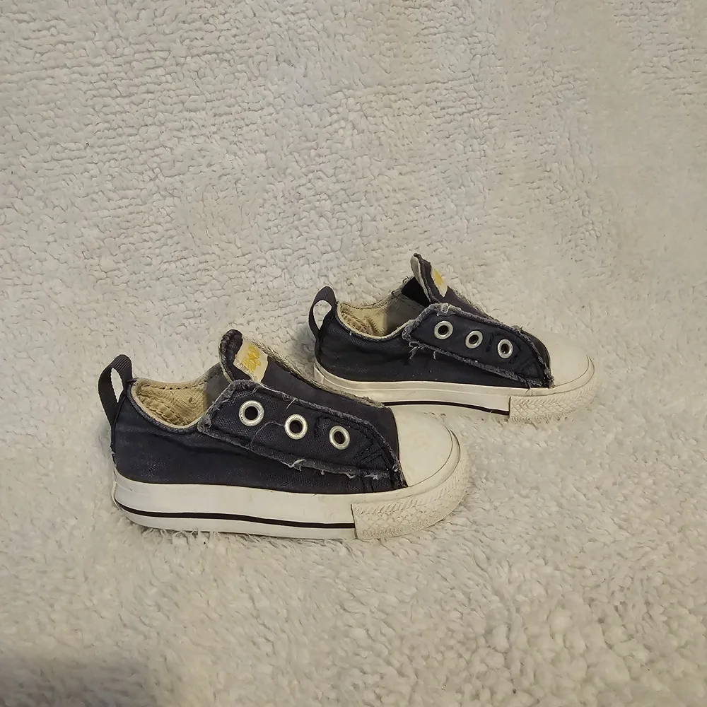 Converse stylish navy