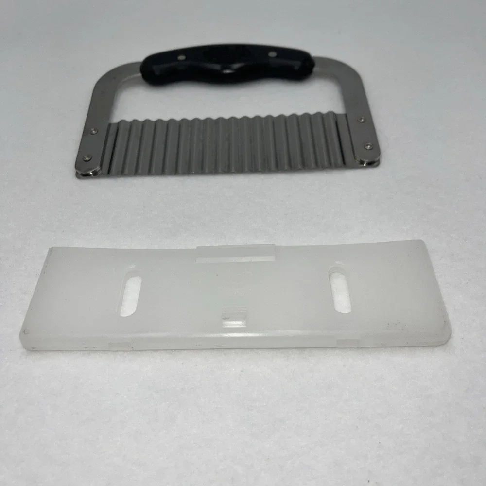 Pampered Chef Stainless‎ Steel Crinkle Cutter with Blade Cover Black Silver