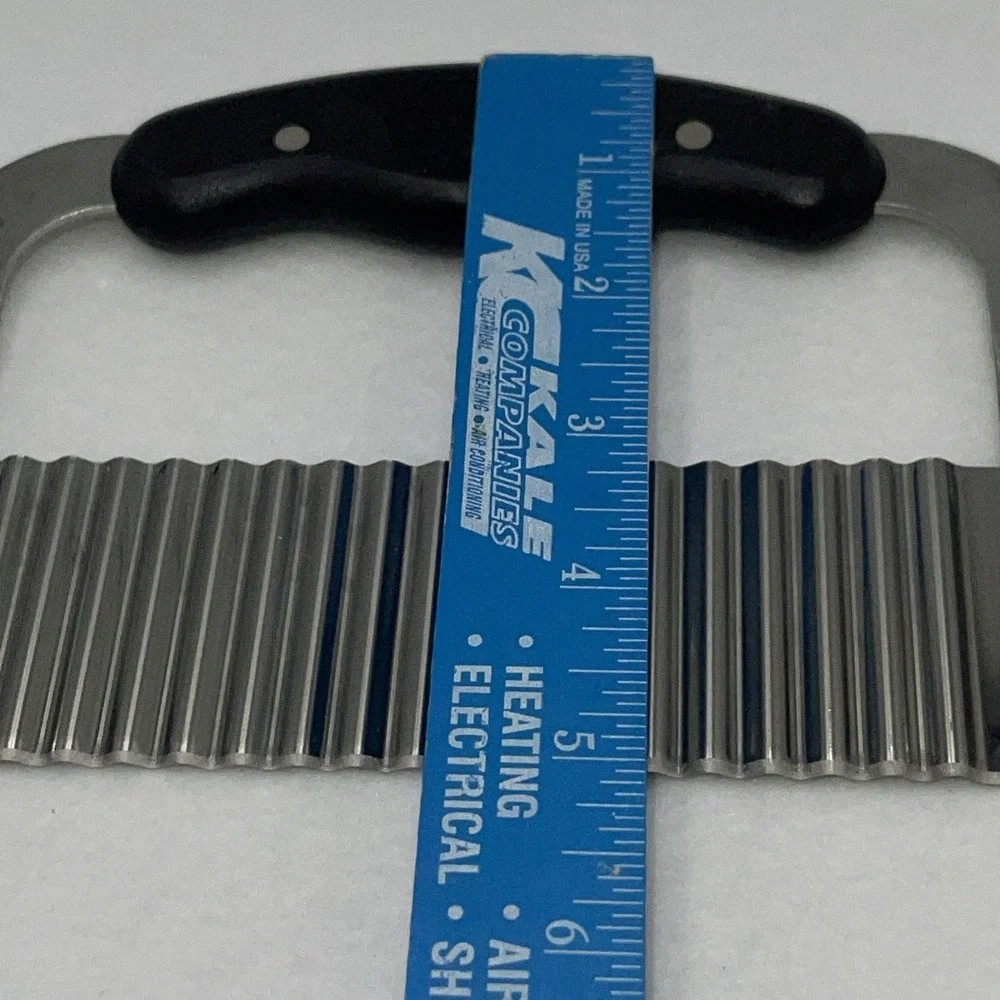 Pampered Chef Stainless‎ Steel Crinkle Cutter with Blade Cover Black Silver