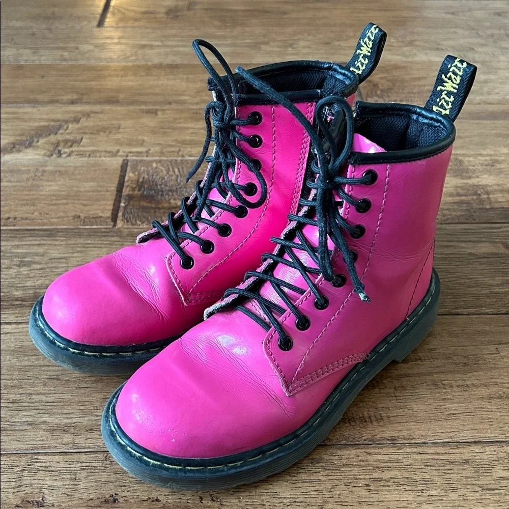 Dr. Martens Delaney Hot Pink Patent Leather 8-Eye Lace Up Combat Boots Size 2
