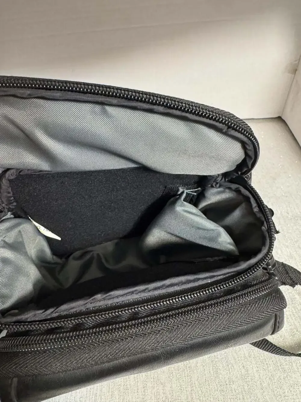 Vintage Case Logic Faux Leather Small Compact Camera Bag with Shoulder Strap