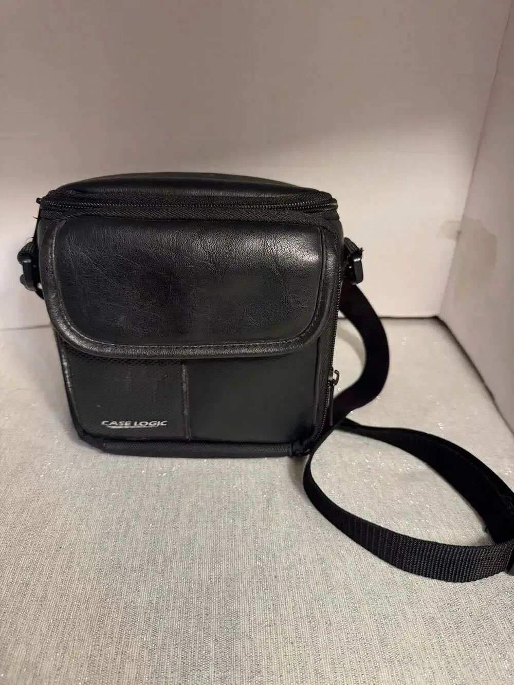Vintage Case Logic Faux Leather Small Compact Camera Bag with Shoulder Strap