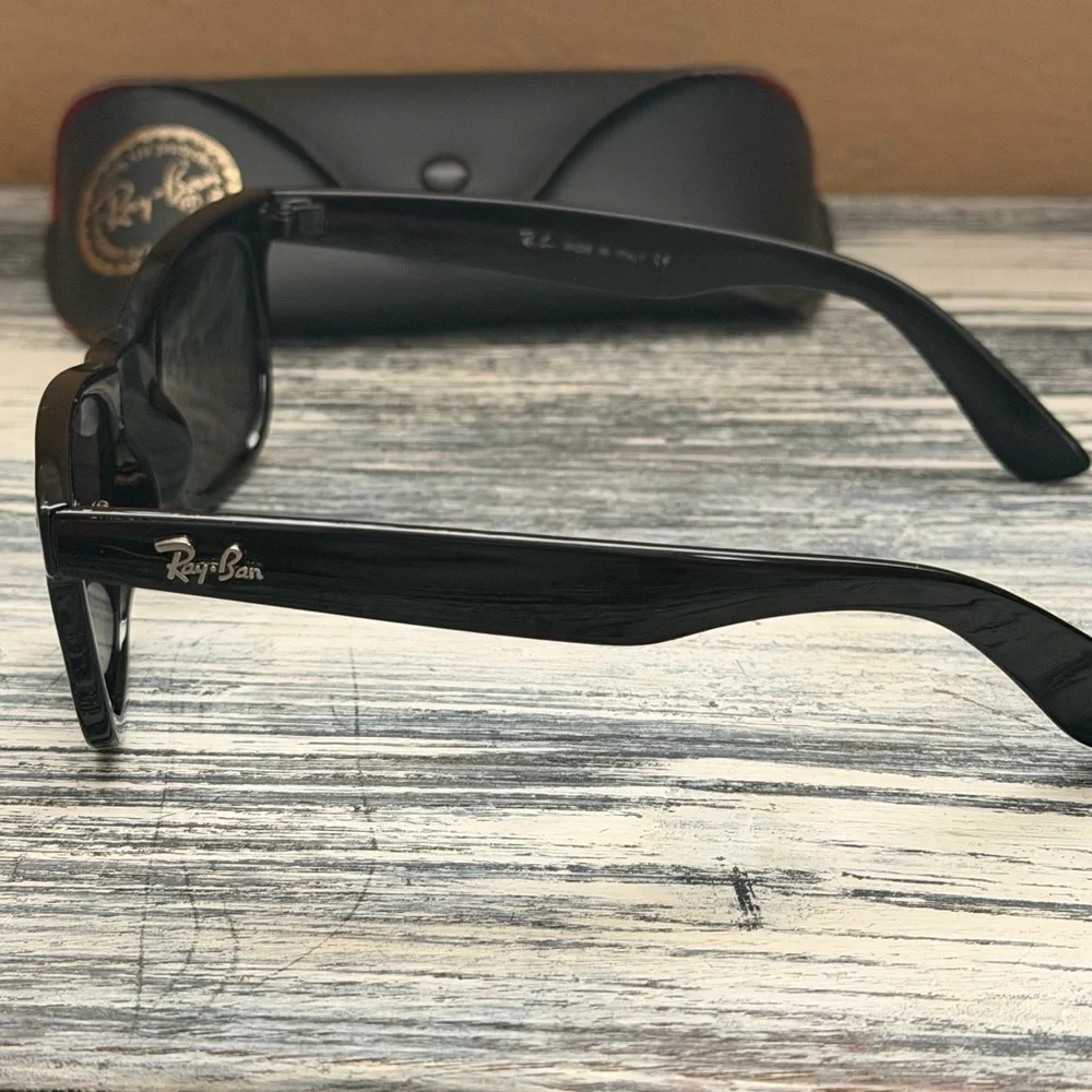 Ray-Ban‎ sunglasses and case