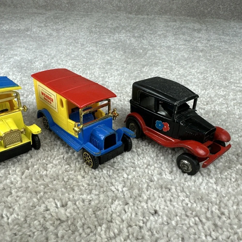 Lot of 4 Vintage Diecast Vehicles Sunoco Gas Oils Wonder Bread Ambulance