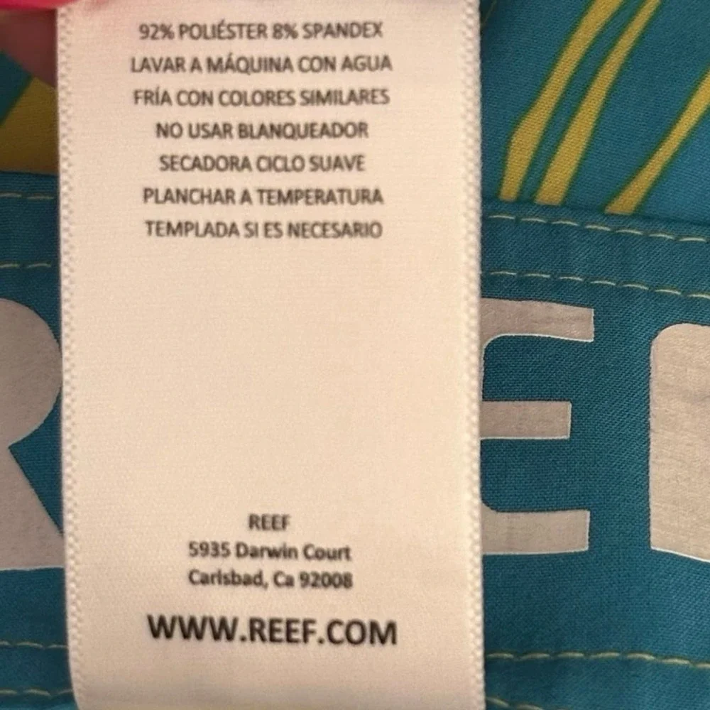 Reef Blue and Yellow Floral Board Shorts – Men's Size 32 Swimming, Beach, Summer