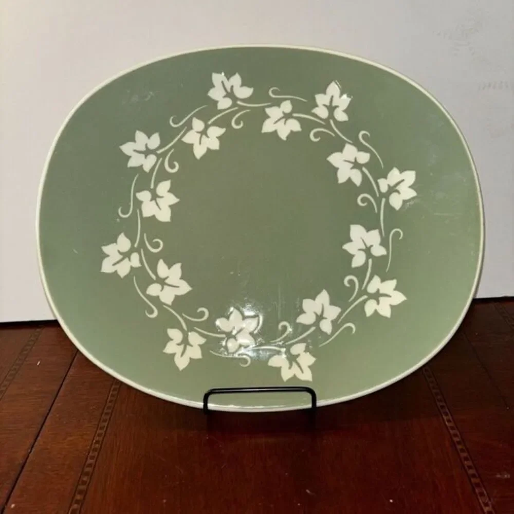 HARKER WHITE IVY WREATH USA GREEN BODY‎ 11 1/2