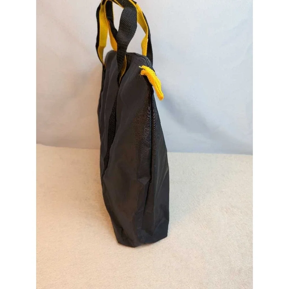 bill blass travel yellow features