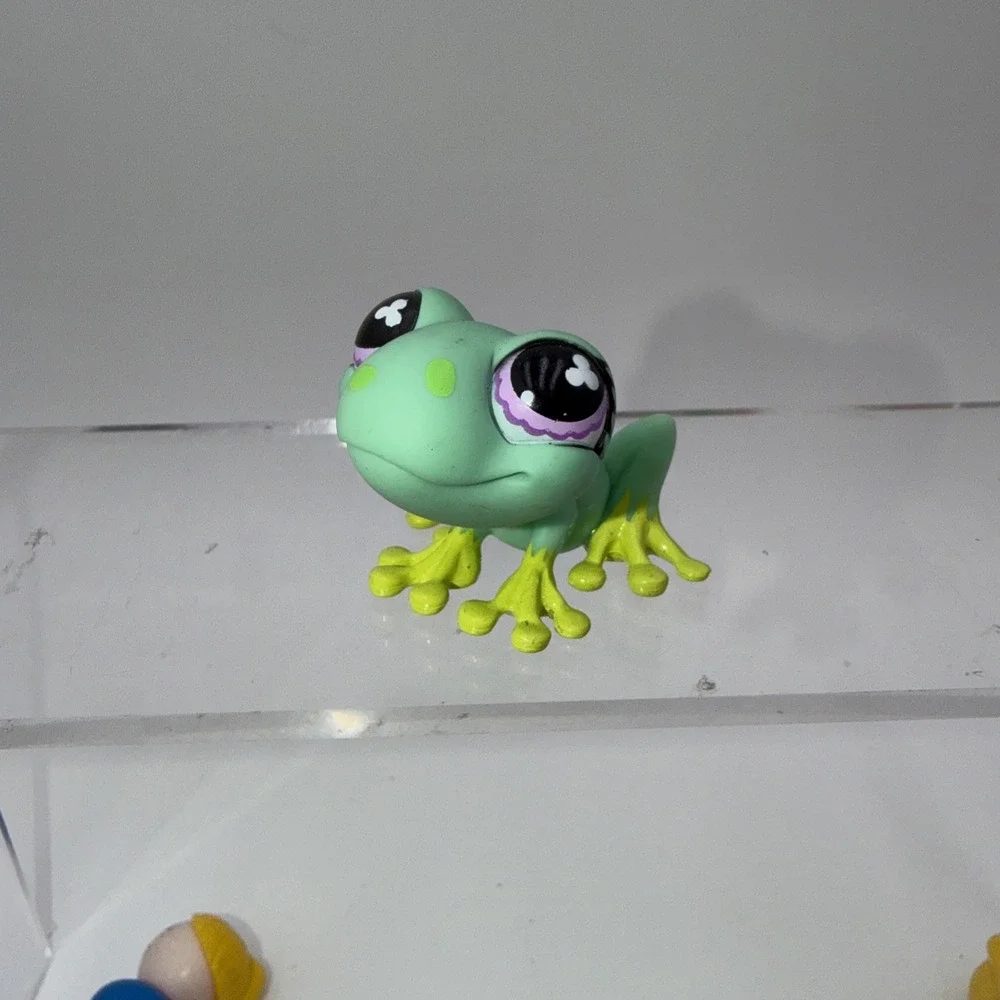 Littlest Pet Shop Frog - #479 - 2007 - Green w neon green feet & purple eyes‎
