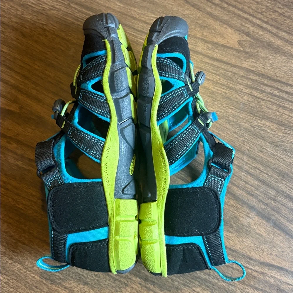 Keen size blue