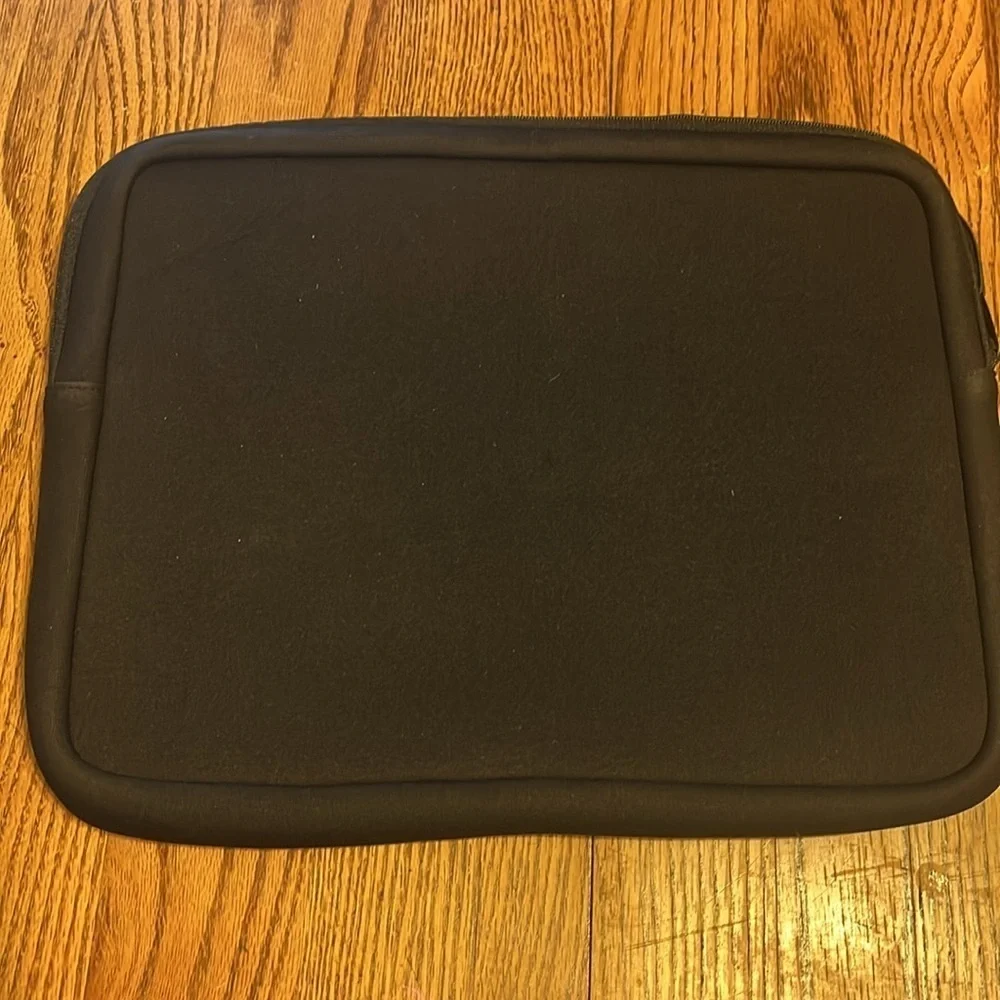 “Case Logic: Laptop Case”