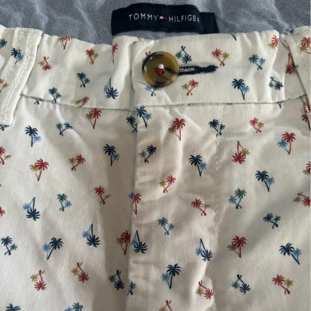 Tommy Hilfiger up buttons