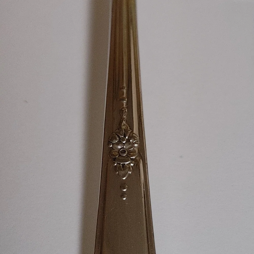 Oneida look teaspoons