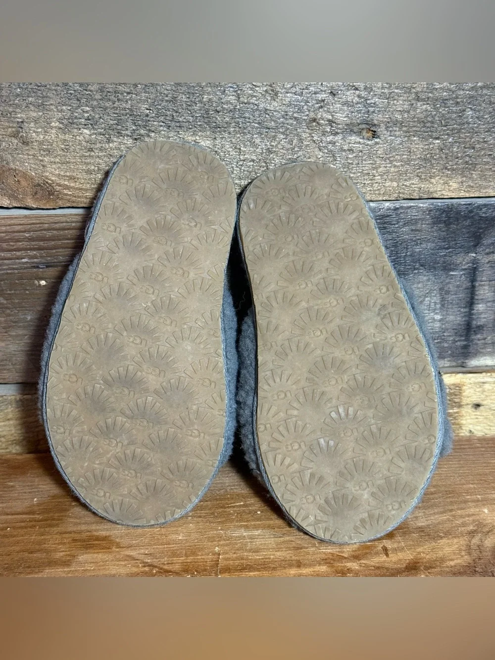 UGG kids fluff