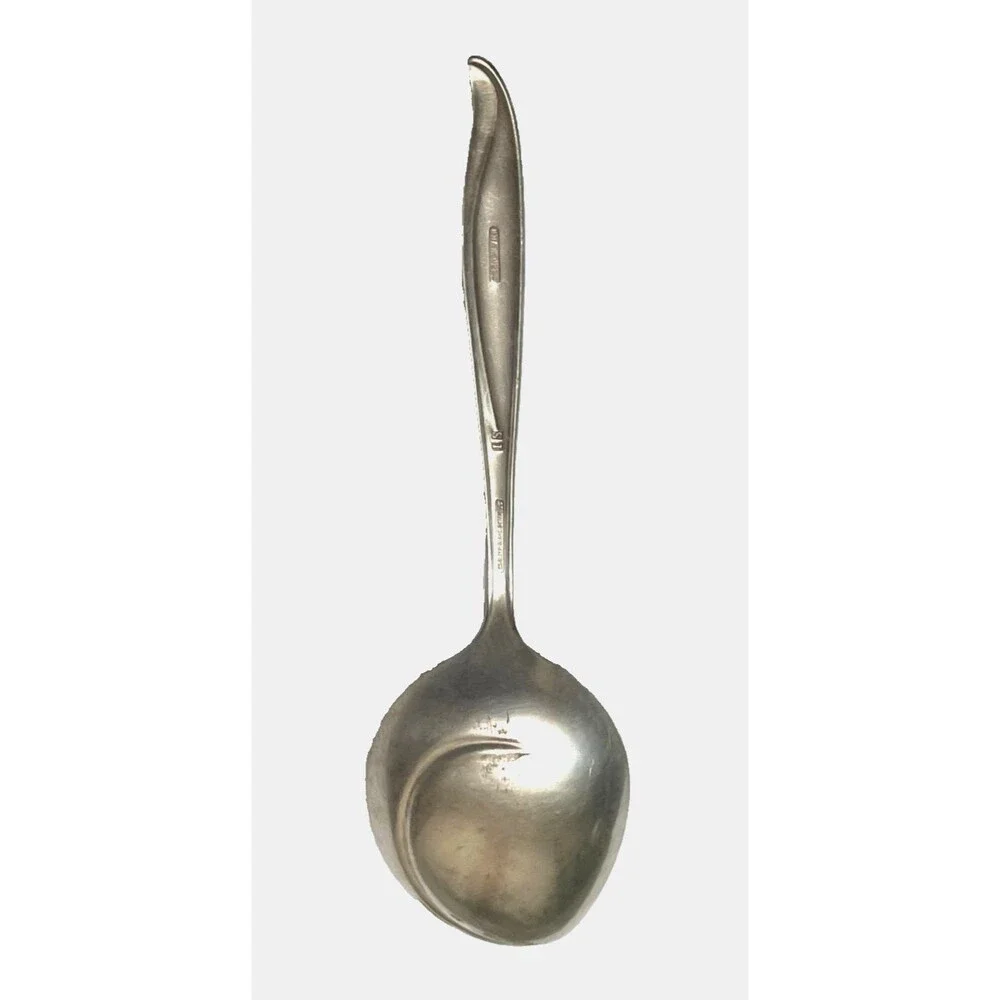 Holmes Edwards IS Deep Silver Woodsong Berry Serving‎ Spoon Silverplate USA Made