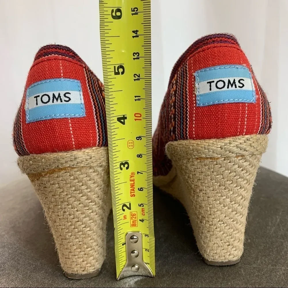 toms red