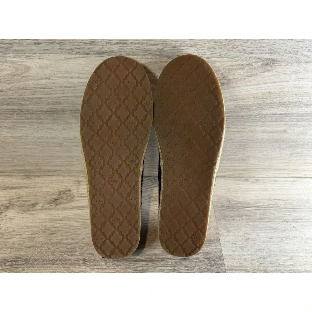 UGG tassy eyelet