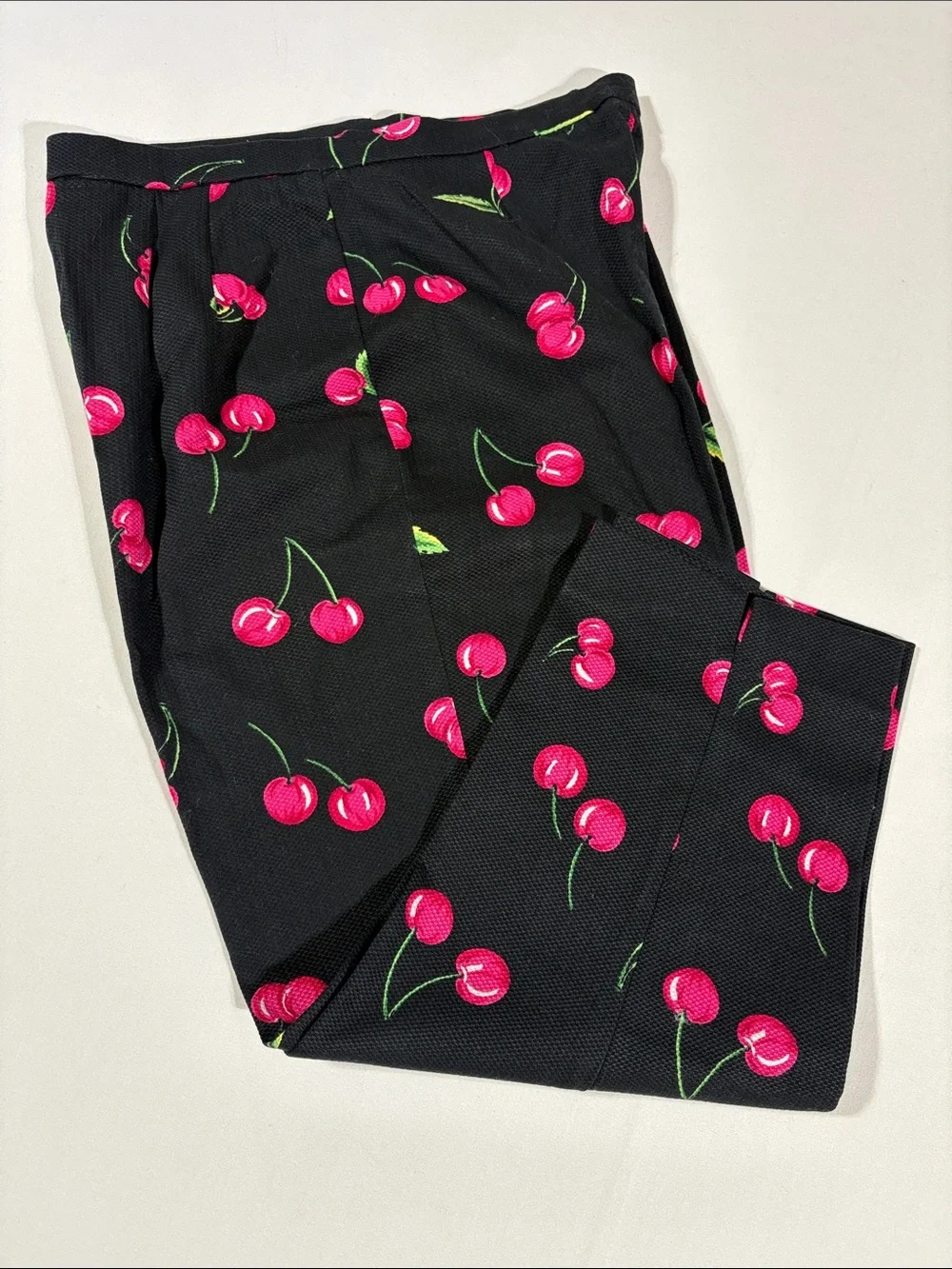 Briggs New York Black Cherry Print Capris size 8