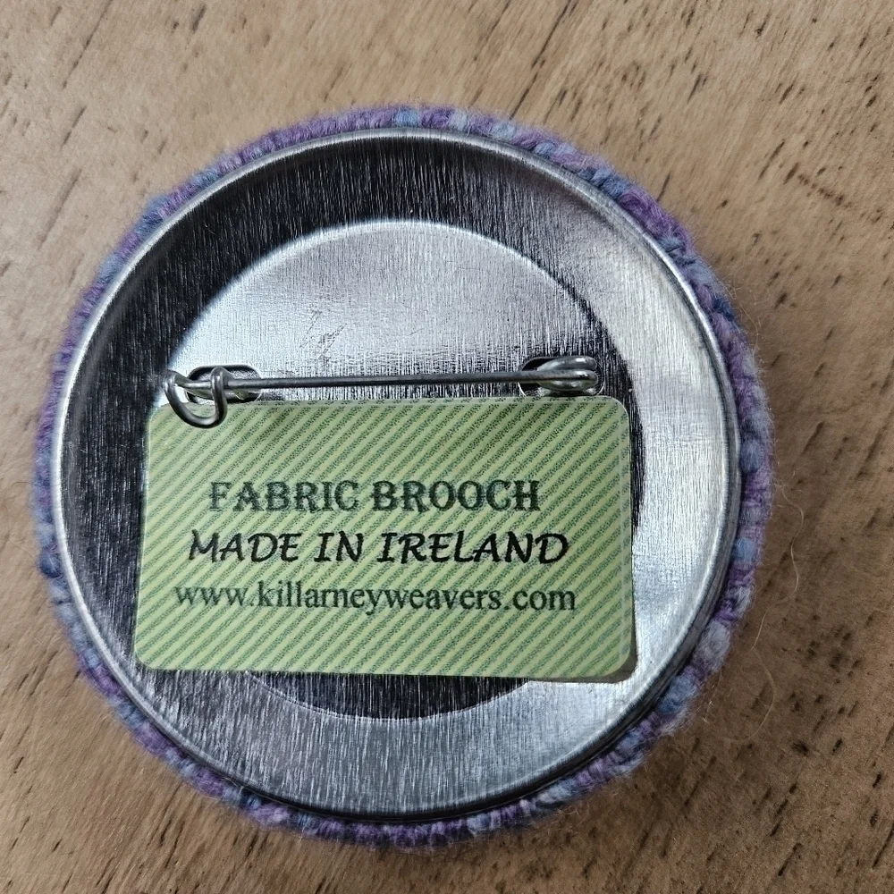 brooch hand