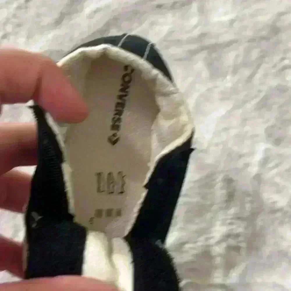Converse baby size
