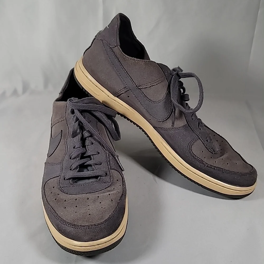 Nike color gray