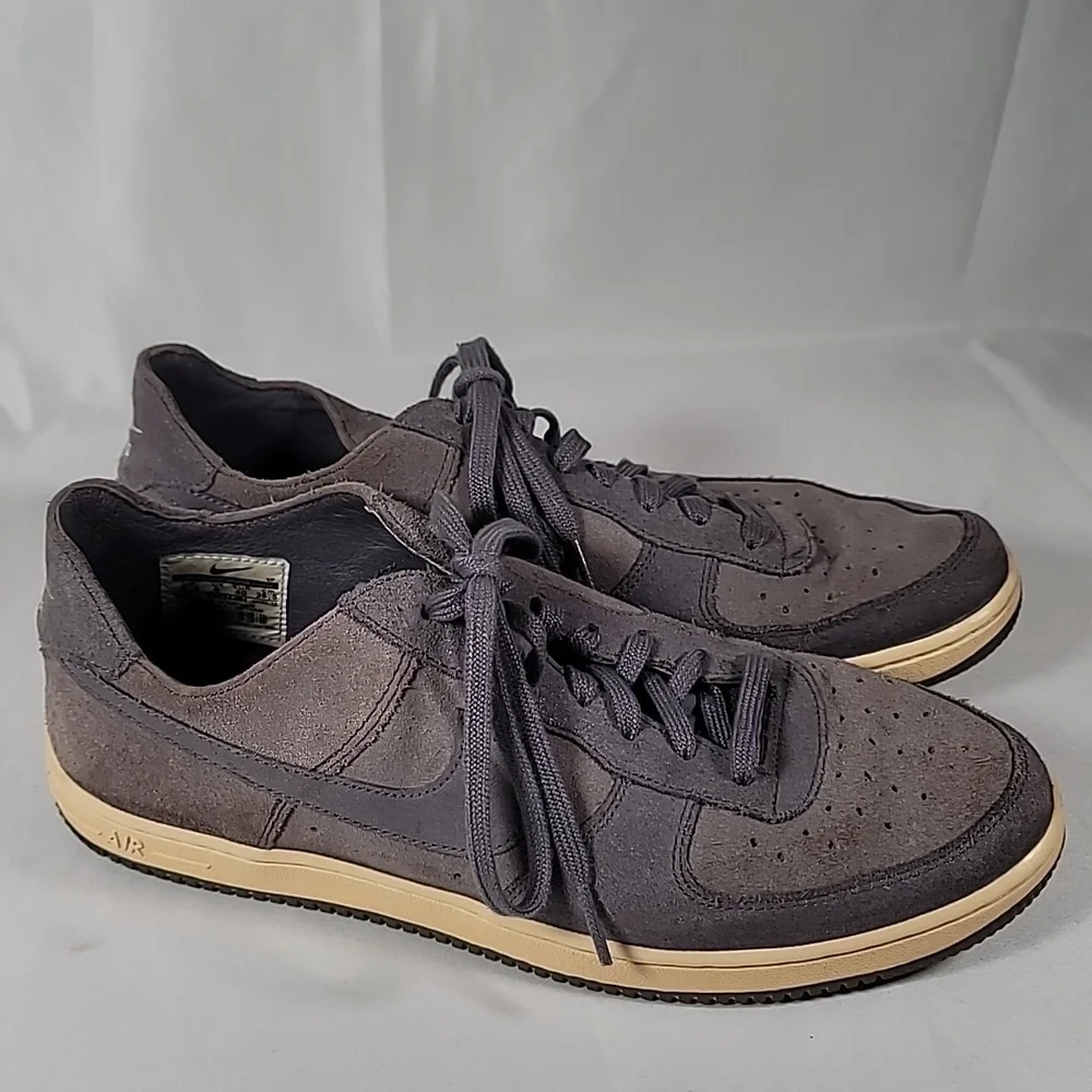 Nike color gray
