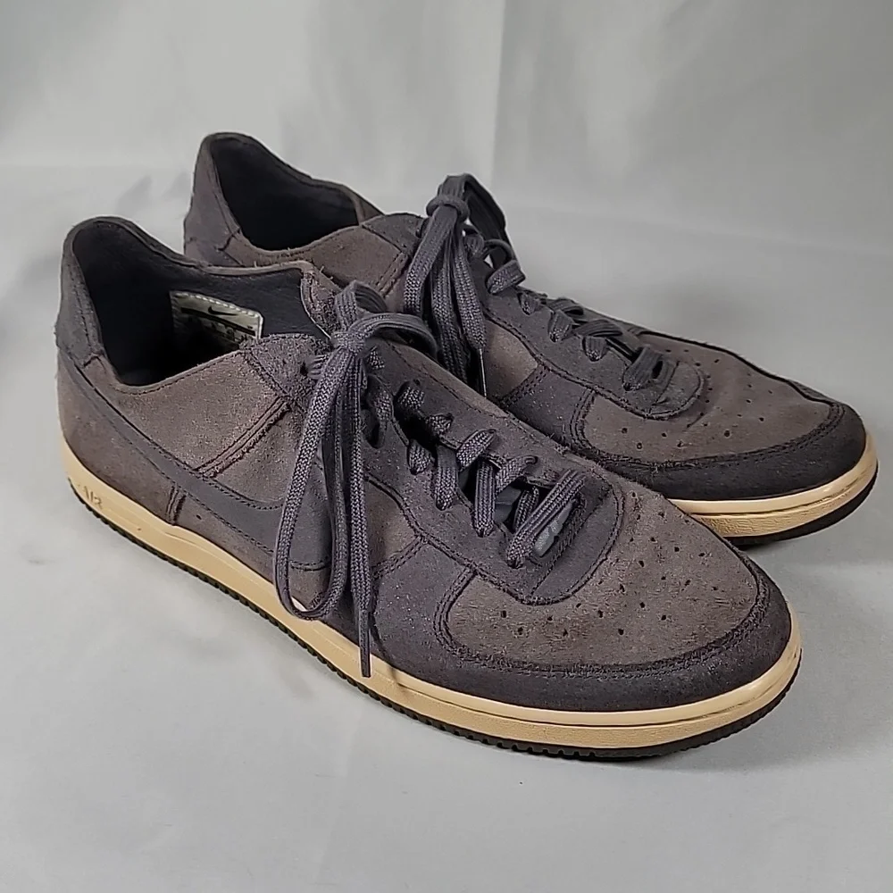 Nike color gray
