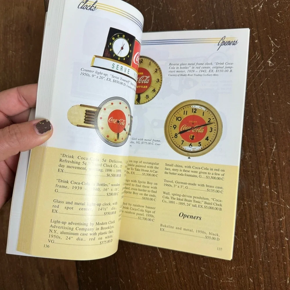 Pocket Guide to Coca-Cola B.J. Summers 2004 Identification‎ Book