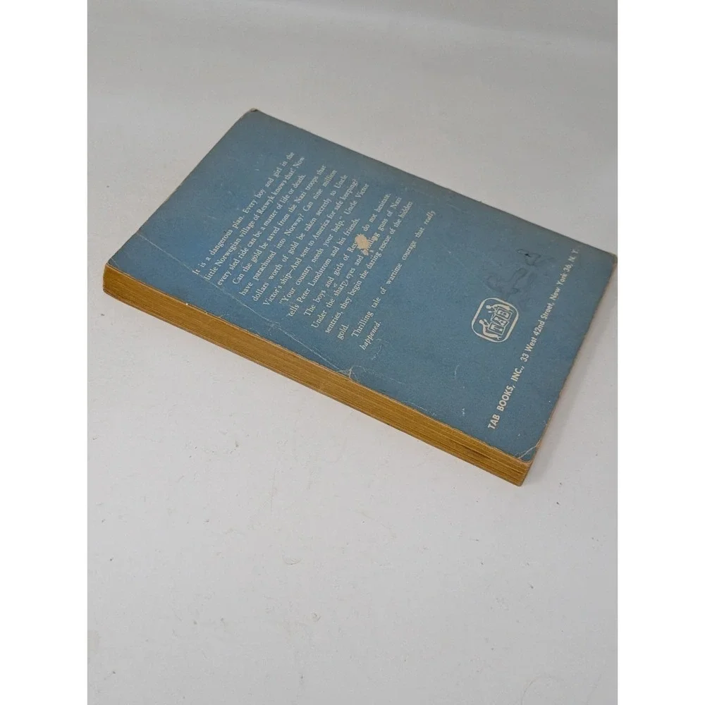 Snow Treasure The Rescue of Hidden Gold by Marie McSwigan 1958 TAB TX152 PB Book