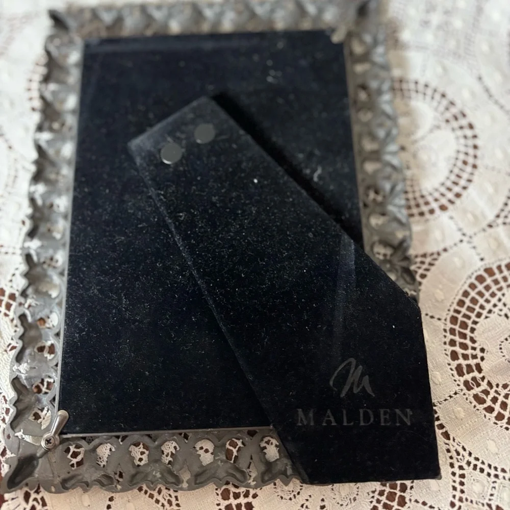 Malden elegant frame