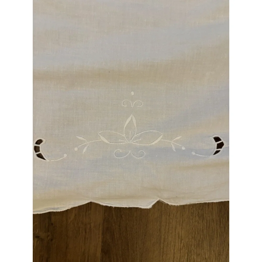 VTG White Crocheted Lace Cut Work Tablecloth 128 x 80 GORGEOUS Hand Made