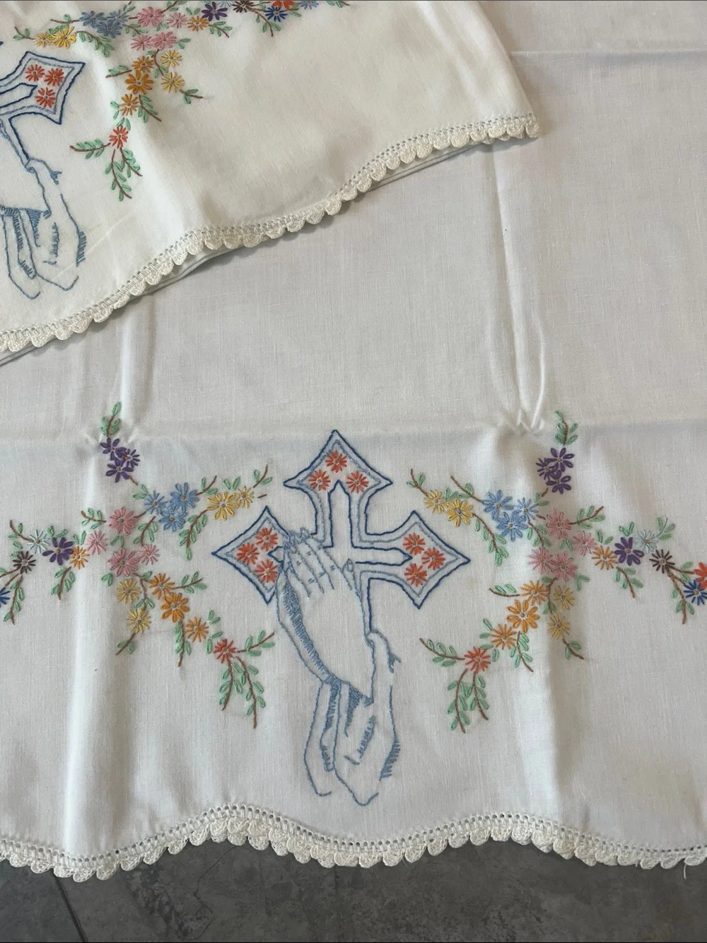 vintage embroidery pillow cases green scalloped