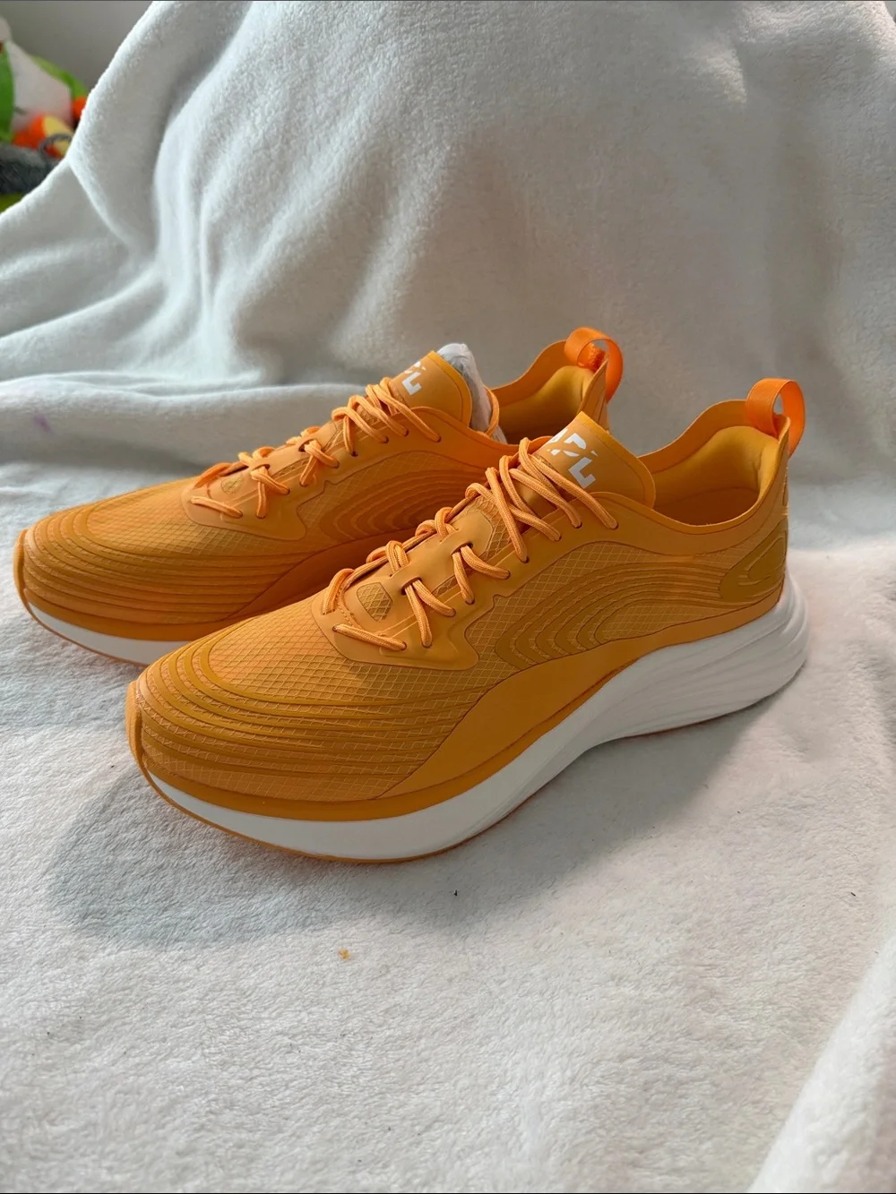 APL Men's Streamline Mango/White Low Top Lace Up Running Sneakers
