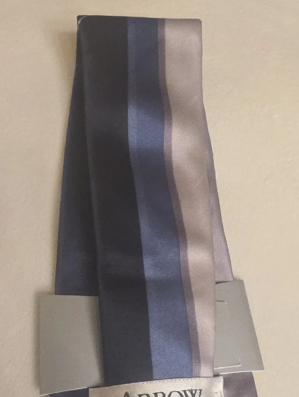 Arrow Imported Silk Men's Navy and Gray Satin Stripe Tie 3.5 Inches Wide NWOT