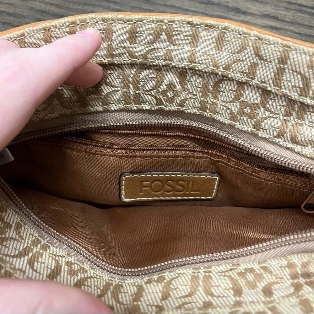 Fossil handles fabric secure