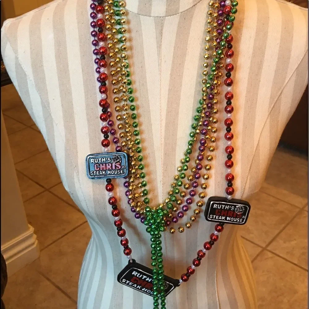 🎃 6 Mardi Gras Beads w Ruth’s Chris