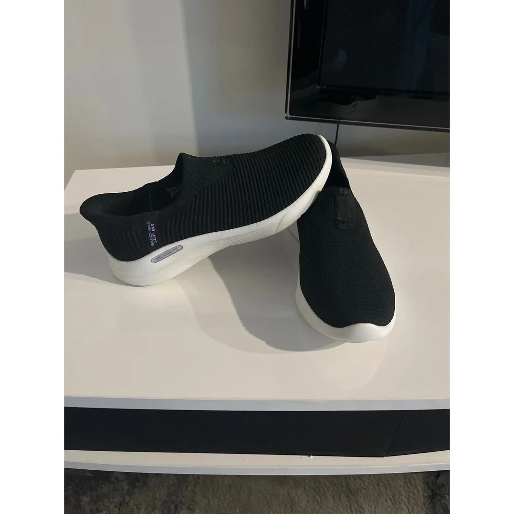 Skechers Hands Free Slip-ins Relaxed Fit Black White Knit Sneakers 124855