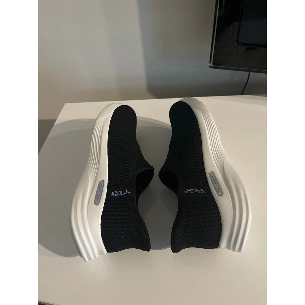 Skechers Hands Free Slip-ins Relaxed Fit Black White Knit Sneakers 124855