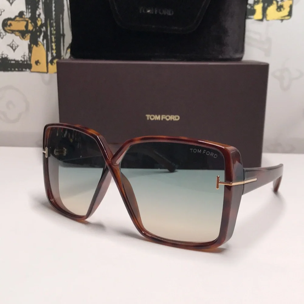 Tom Ford adding signature
