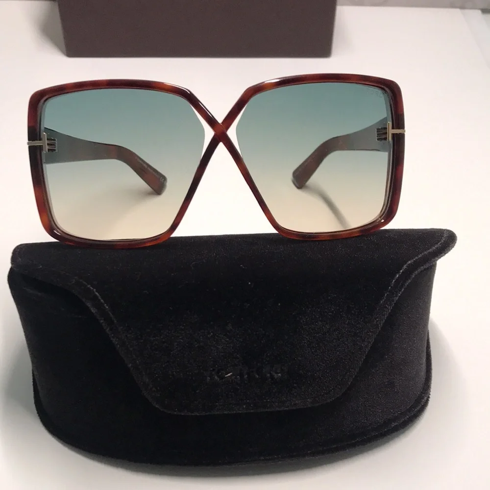 Tom Ford brand yvonne    •   includes