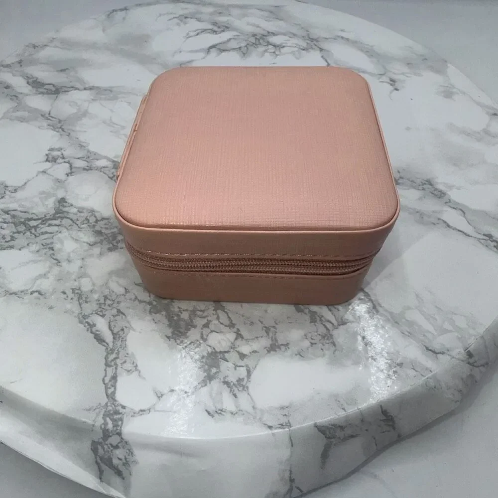 VLANDO Light Pink Faux Leather Travel Jewelry Case