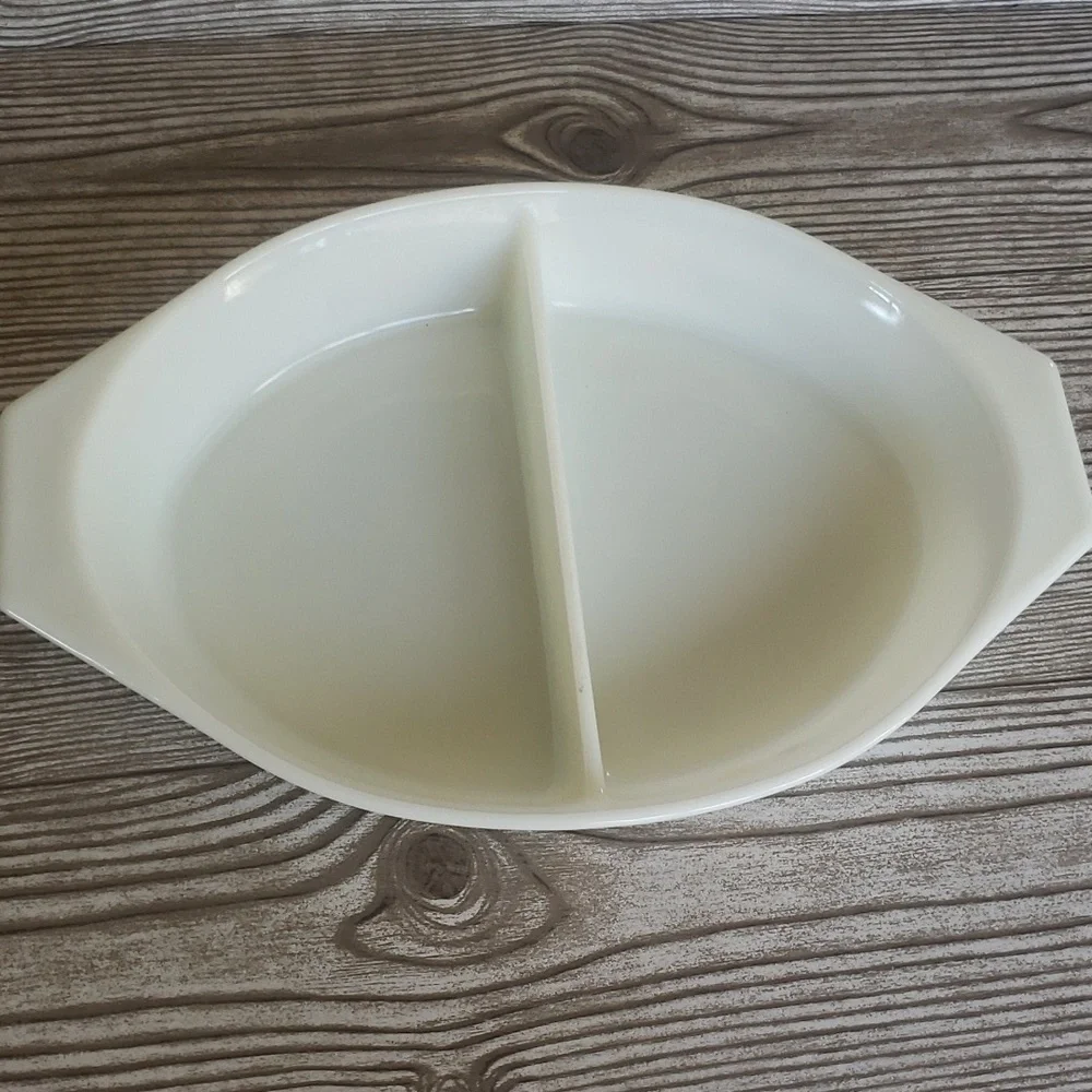 Pyrex Town and Country divide dish vintage