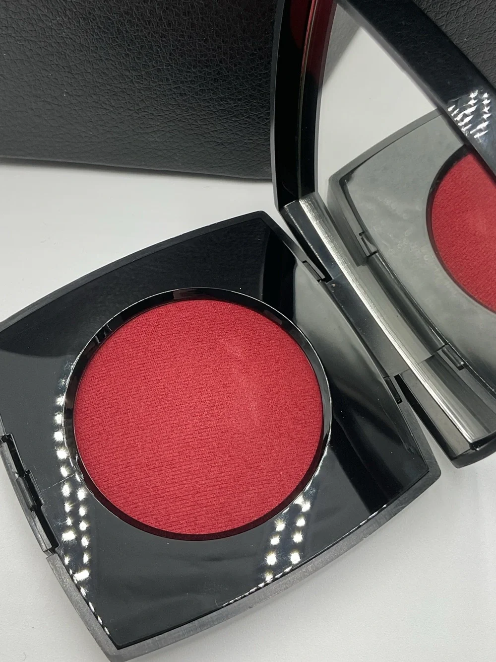 Chanel Joues Contraste Intense Cream-to-Powder Blush in Grenat Profond - BNWOB