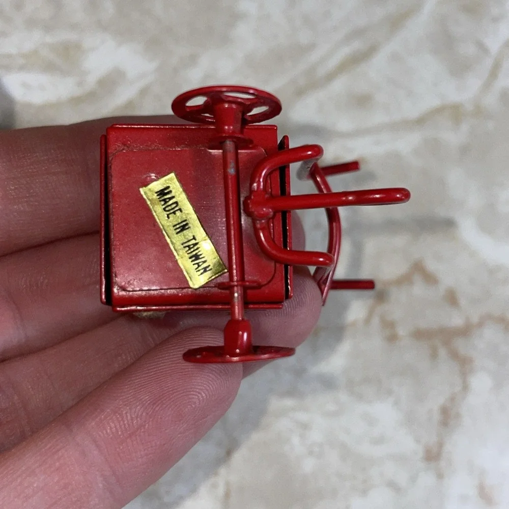 Tiny Red Coca-cola Delivery Wagon with Crate‎