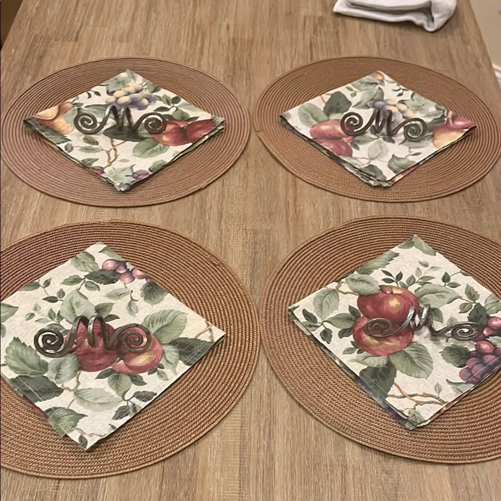 Placemats, Cloth Napkins & Napkin Rings