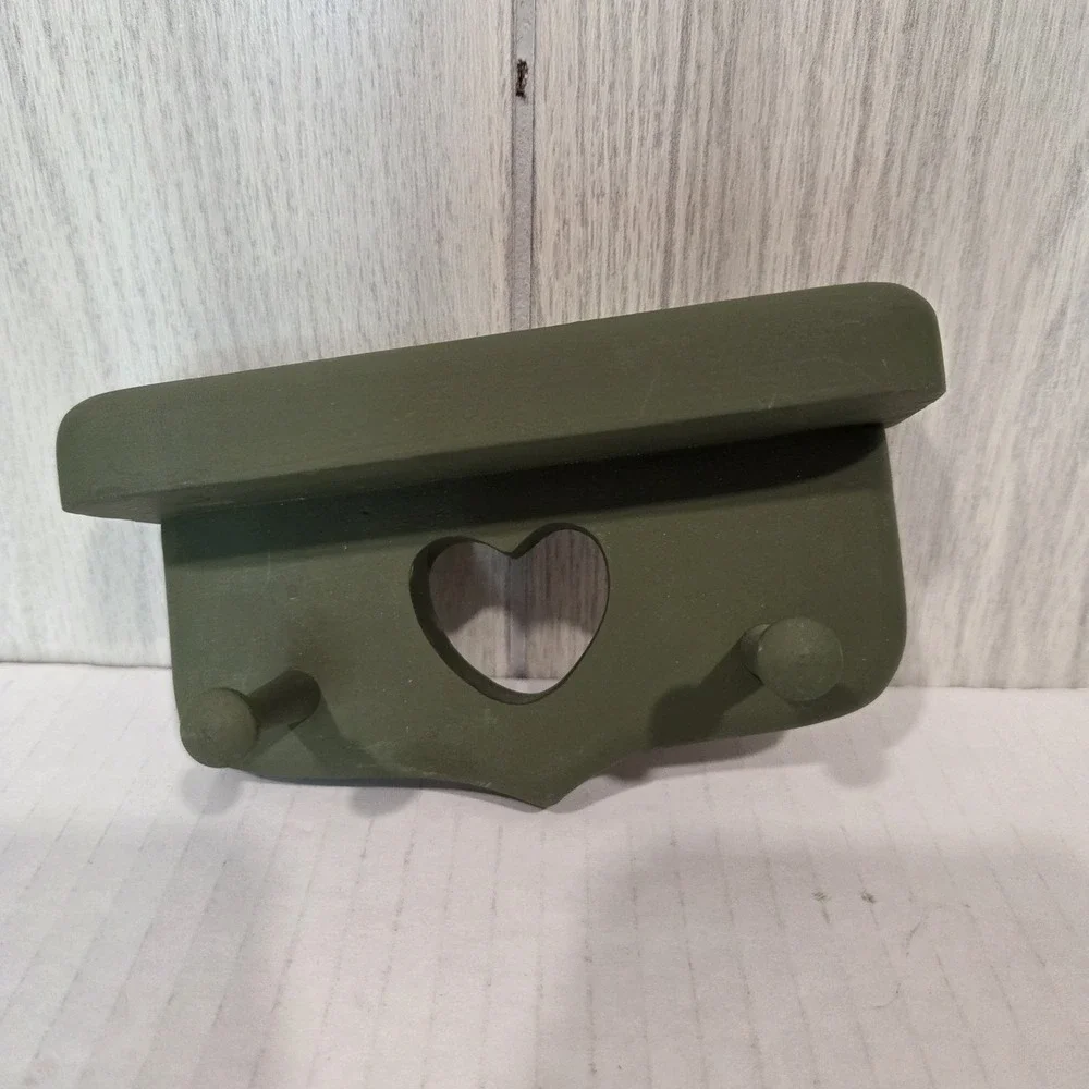 Vintage Small Wood Cottage Mini Heart Shelf w/ Pegs Grannycore Floral Painted