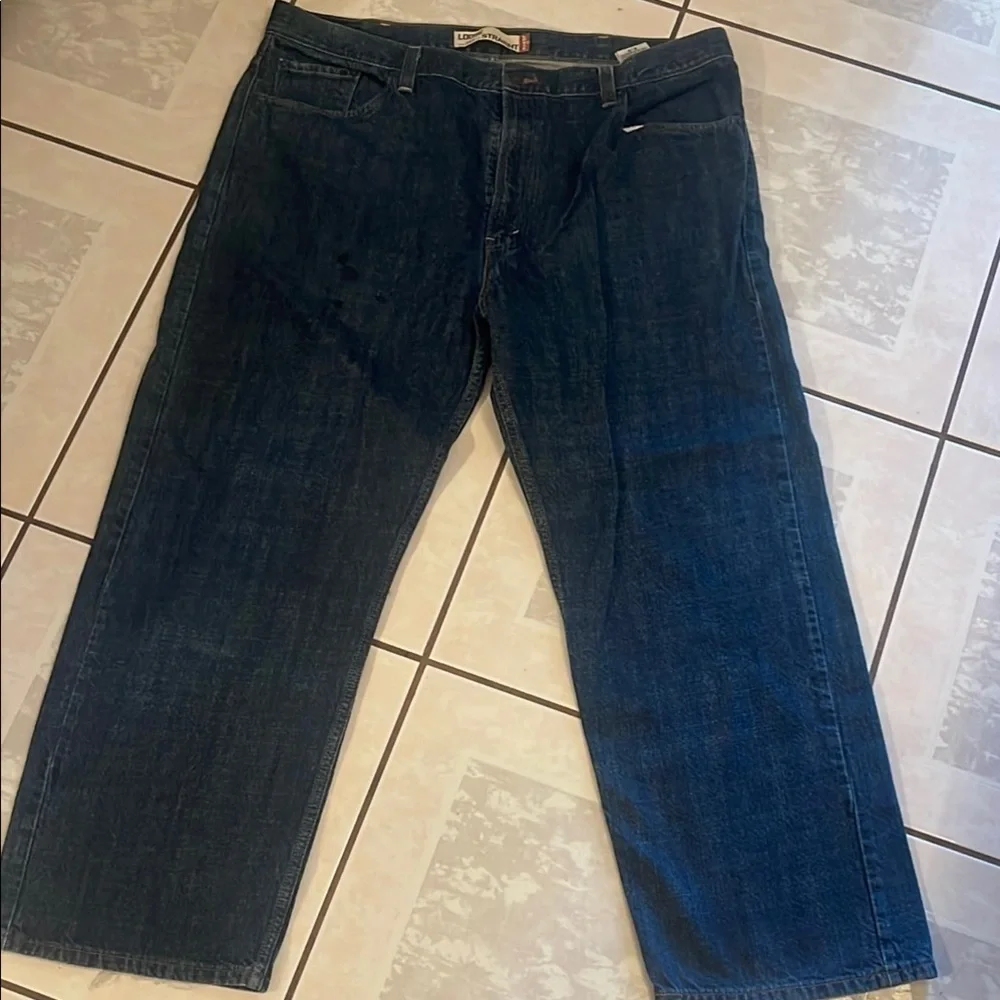Blue Levi’s Relaxed Jeans with Classic Fit