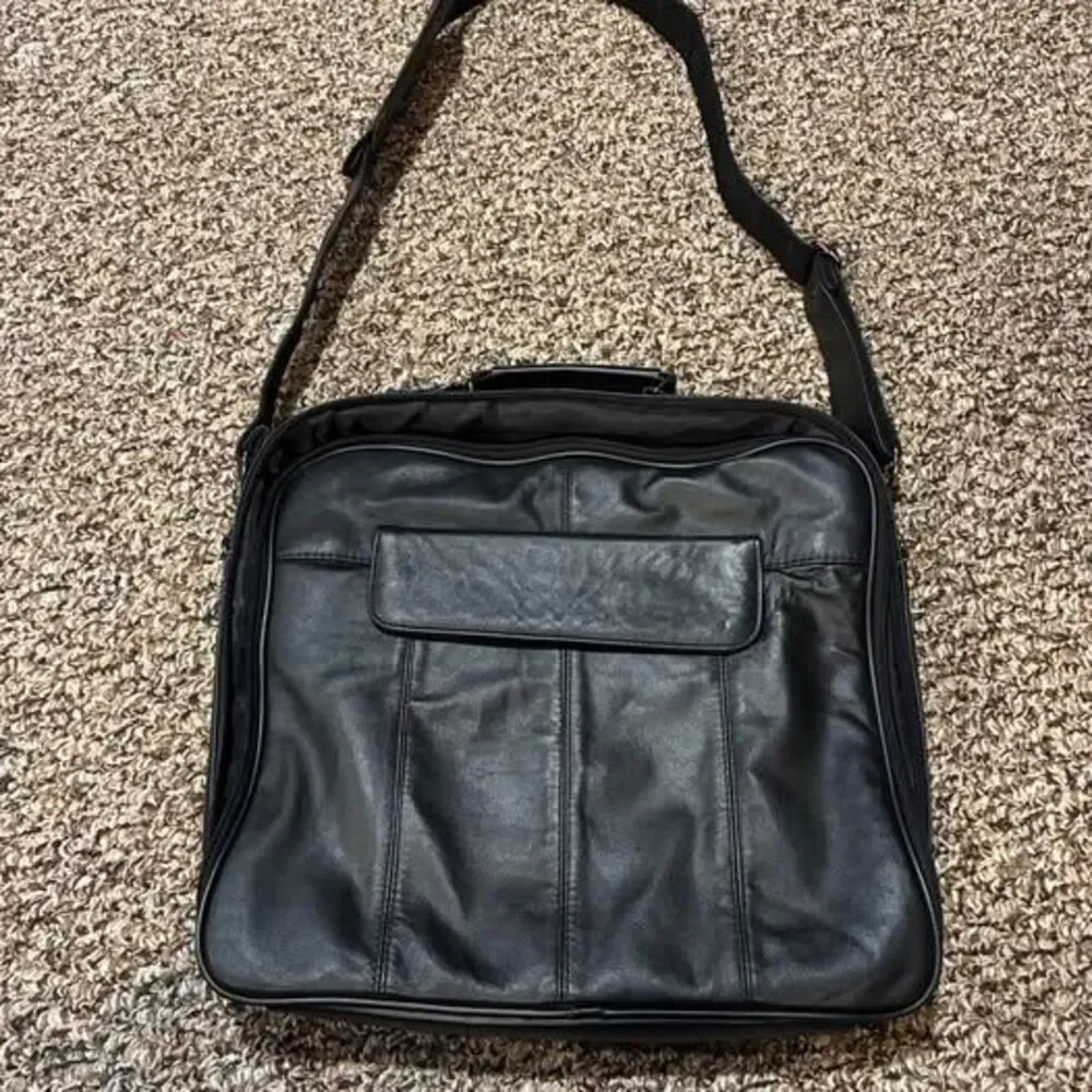 Unbranded flap front messenger