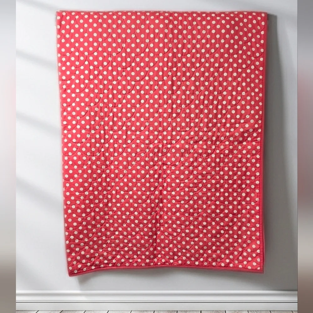 Studio 3B Jasmine Reversible Coral Scallop & Polka Dot Twin Quilt